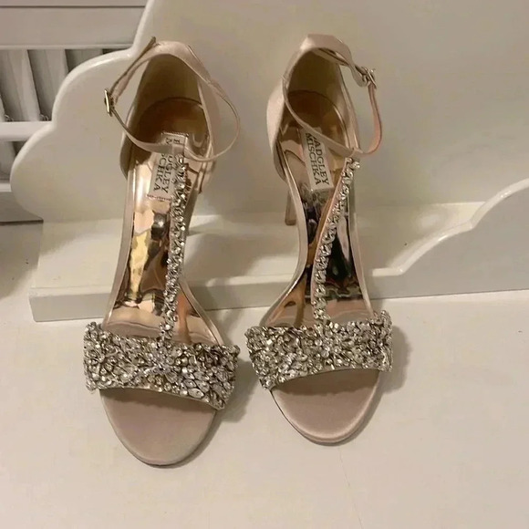Badgley Mischka Collection Badgley Mischka Crystal Embellished great condition - Picture 1 of 12